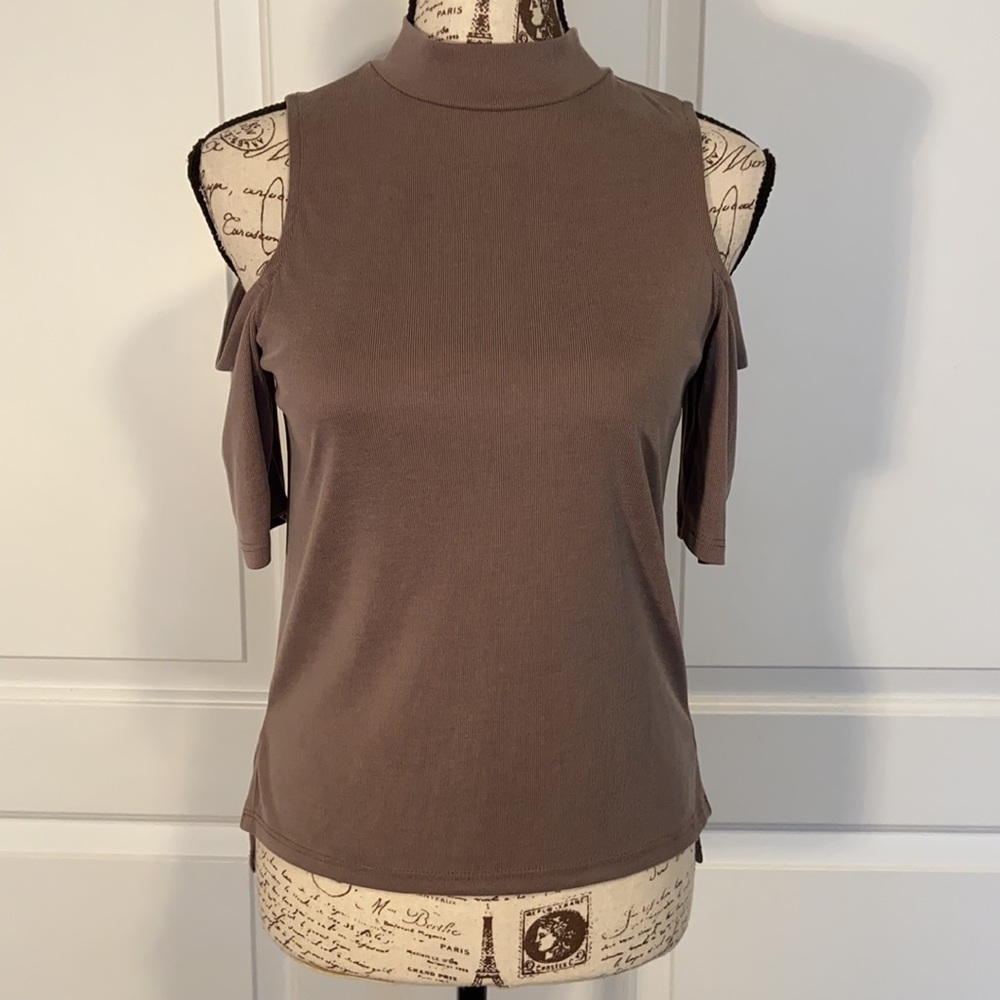 I.JOAH MOCK NECK COLD SHOULDER TOP